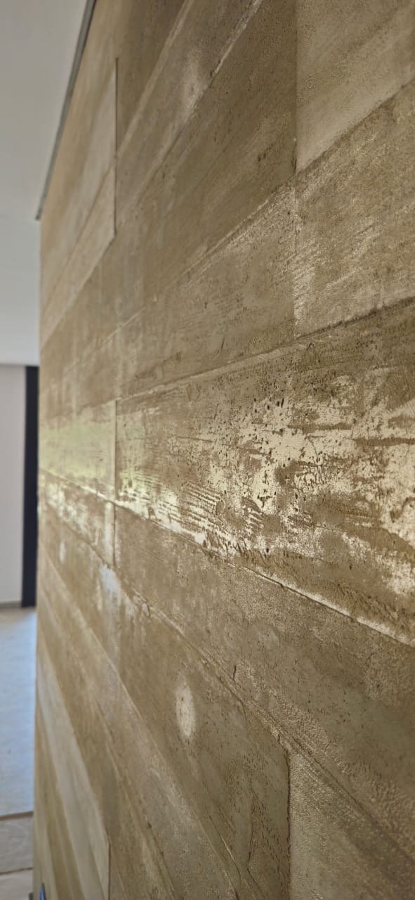 Efecto tablas de encofrado sobre pared